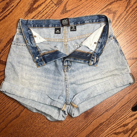 BDG URBAN OUTFITTERS HIGH RISE JEAN MOM SHORTS size 28 - Picture 8 of 10